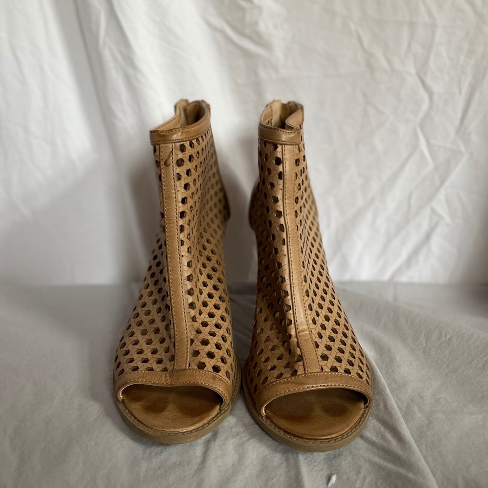 Womens Tan High Heels